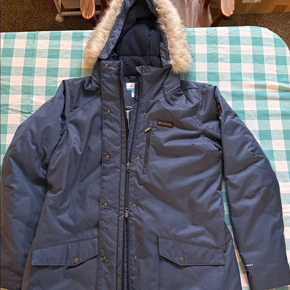 Columbia Women’s Navy Winter Jacket with Faux Fur Hood and Omni-Heat. - Picture 5 of 6